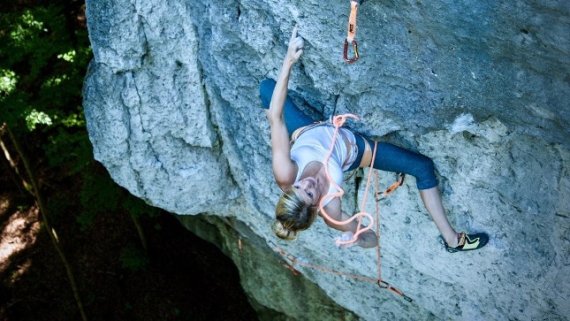 Lena Herrmanns Lieblings-Klettergebiet ist das Frankenjura.