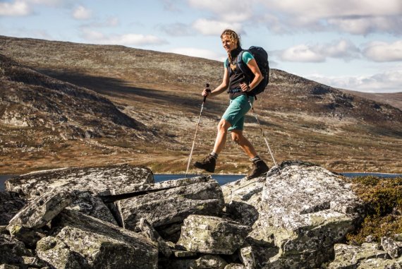 Zur Fenix Outdoor International AG gehören die Marken Fjällräven, Tierra, Primus, Hanwag, Brunton sowie die Filialisten Friluftsland, Naturkompaniet, Partioaitta und Globetrotter. 