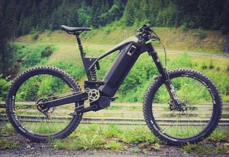 Großer 1.130 Wh Akku, leistungsstarker Getriebemotor und Carbon-Chassis - das Konzept-E-Bike von Mubea.