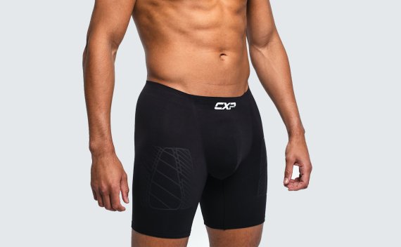 Mann trägt schwarze Sport Unterhose von CXP