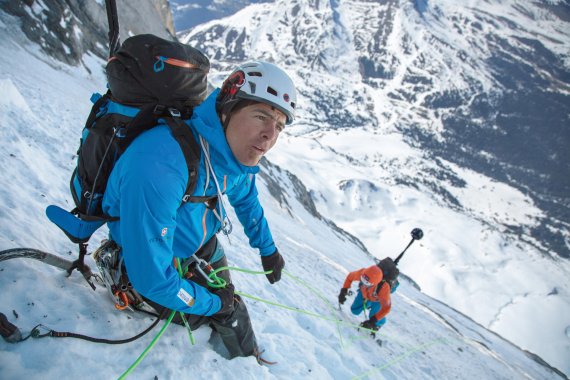 Dani Arnold bei einem seiner Projekte in den Schweizer Alpen