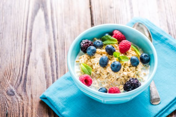 Gesunde Ernährung mit einem Müsli aus eigener Zusammenstellung