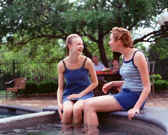 Niemand muss am Beckenrand sitzen bleiben – wie Jugendliche schwimmen lernen