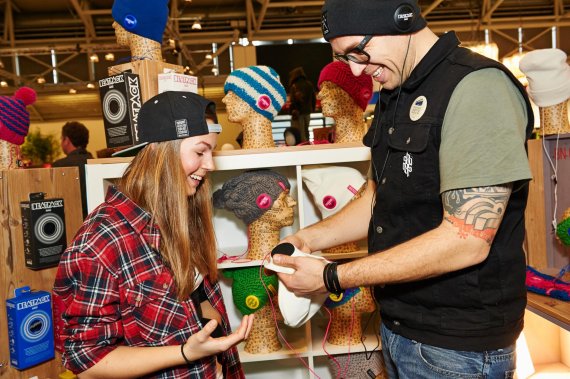 Earebel-Geschäftsführer Didi Hirsch (r.) als frisch gebackener ISPO BRANDNEW Finalist auf der ISPO MUNICH 2014.