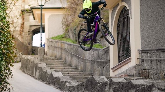 Street Trial is one of Fabio Wibmer's specialities.