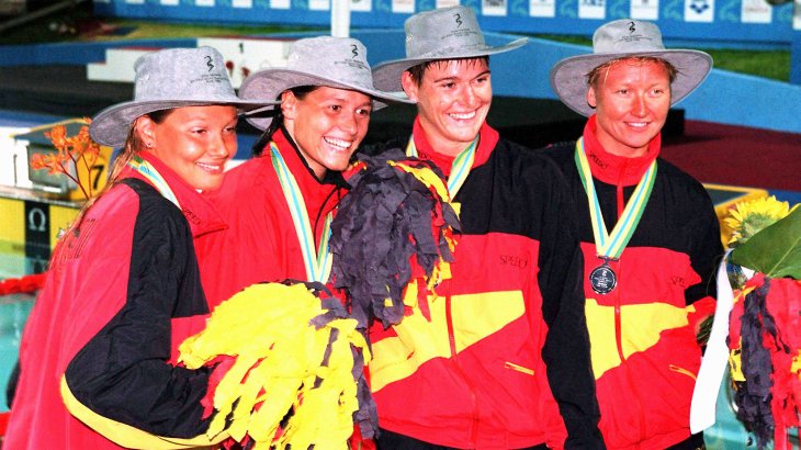 Franziska van Almsick (li.) bei der Schwimm-WM 1998 im australischen Perth.