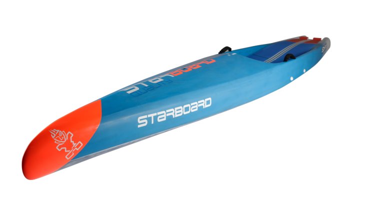 Der Racer unter den SUP-Boards: Der ist nichts für Anfänger, weil er aufgrund der Konstruktion - eine hohe und steile Rail begünstigt den Antrieb – recht schnell an Fahrt gewinnt und deswegen auch von SUP-Fans bevorzugt wird, die an Rennen teilnehmen.