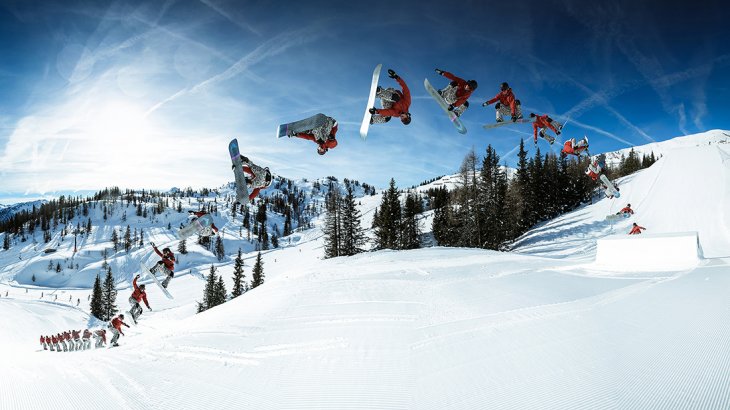 Besondere Highlights im Absolut Park in Flachauwinkl sind die Halfpipe sowie der Burton Stash Park, bei dem Obstacles aus Holz in das natürliche Gelände integriert sind.