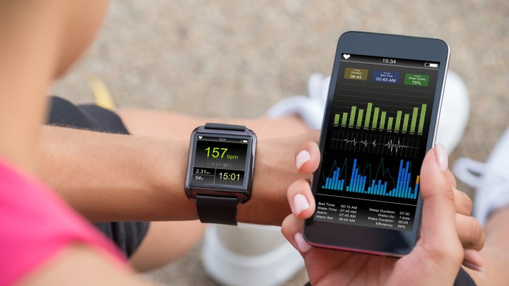 Trend 2, Wearables: Die Vernetzung zwischen Smartwatch, Brustgurt und Smartphone funktioniert mittlerweile reibungslos. So gut, dass am Ende vielleicht bald nur noch das Smartphone und Sensoren in der Kleidung nötig sind, um Tracking-Daten zu analysieren.