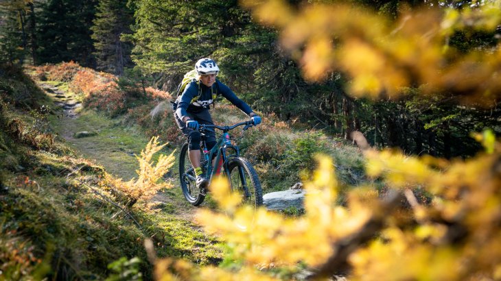 So macht Skitraining Spaß: Sandra Lahnsteiner beim Biken in Gastein. Ausdauer ist immens wichtig im Skisport und mindert sogar das Verletzungsrisiko, findet die Freeriderin.