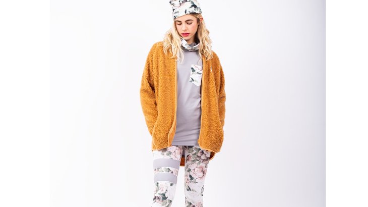 Anna Vister ist Snowboarderin, Modedesignerin und Gründerin von Eivy. Sie wollte die Wahrnehmung von Funktionswäsche als reine Sportbekleidung hinzu modischen Baselayern verändern. Und das ist ihr geungen. 