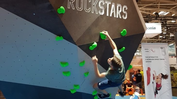 In der Fokus Area Climbing-Hub der OutDoor by ISPO können Besucher verschiedene Routen setzen und ausprobieren. 