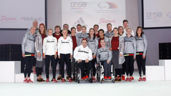 Hoffentlich kommt bei den Olympischen Spielen mehr Gold als Silber ins Spiel: In diesem Outfit wird die deutsche Mannschaft bei Olympia 2016 zu sehen sein.