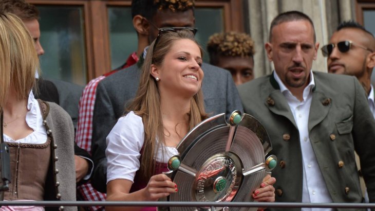 Mit den Bayern gewann Leupolz zweimal die Meisterschaft. Hier feiert sie den Titel mit Franck Ribery & Co. gemeinsam auf dem Marienplatz.