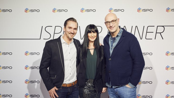 Markus Hefter (Exhibition Group Director ISPO), Alessandra Hefter und Dietmar Axt (CEO Mustang).