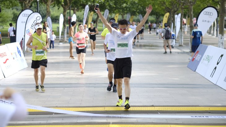 Geschafft! Zieleinlauf nach rund 30 Minuten und rennen bei 30 Grad 