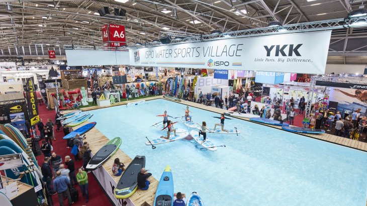 Künstlerische Paddling-Einlagen gibt es im ISPO Water Sports Village zu sehen