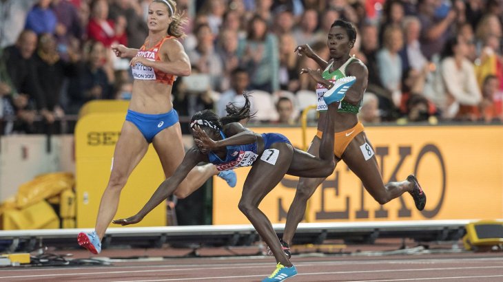 Auf Platz 1 gestürzt: Beim Ziel-Finish setzt 100-Meter-Siegerin Tori Bowie ihre blauen Adidas-Schuhe in Szene.