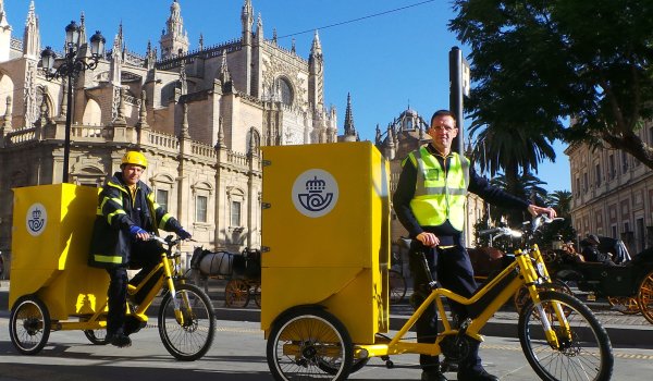 E-bikes are becoming more and more variable. For example, the technology company Continental has entered into a cooperation agreement with the Spanish postal service: This can now deliver shipments with load bikes from manufacturer Bikelecing more sustainable and comfortable.