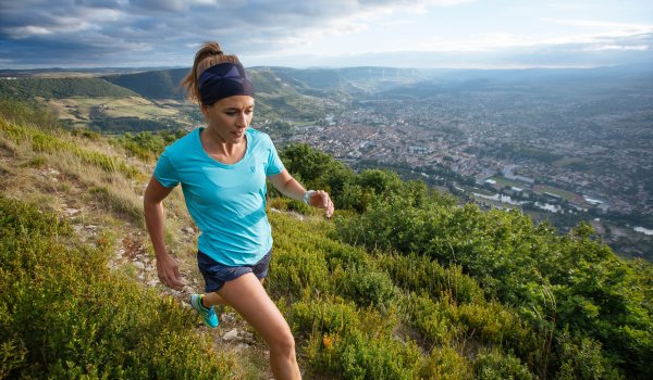 Trend 4, trail running has come to stay: For the majority of runners, the experience of nature is more important than measurable results (according to Salomon, this is the case for 72 percent of runners). Off the beaten track, trail running offers just that: off the noise of the city, nature provides the varied and challenging ambience for a real running experience.