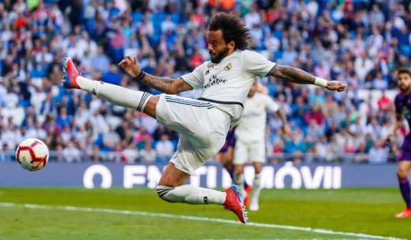 9. Marcelo Vieira Jr.: 36,46 Mio. Follower Der Brasilianer ist beim Weltverein Real Madrid seit Jahren eine Bank als Linksverteidiger. Auf Instagram lässt Marcelo seine Fans teilhaben – und wirbt für seinen Partner Adidas, der mit Abstand die meisten Mentions in Marcelos Posts innehat.