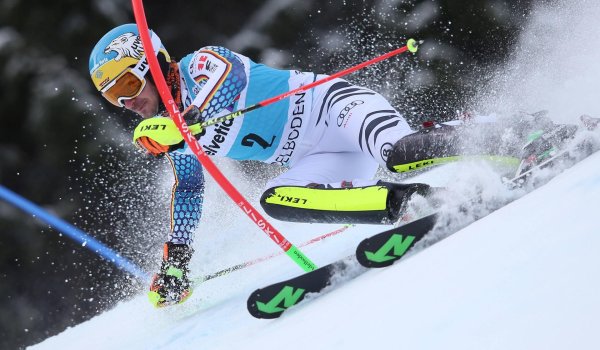 Schon früh ist klar: Seine größte Stärke hat Neureuther im Slalom. In der Disziplin gelingt ihm 2006/2007 auch die erste Platzierung auf dem Podest im Weltcup-Rennen in Beaver Creek.