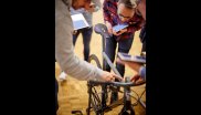 Andreas Sczekalla (YKK) and Robert Käding (Gibbon Slacklines) take a closer look at the details of the bike.