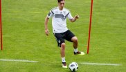 Mesut Özil kicks in Adidas Predator 18+, from these shoes some templates should find their way to fellow players during the World Cup (299.95 Euro).