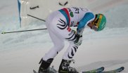 Unvollendet bleibt der wegen seines Lausbuben-Charmes in der Öffentlichkeit beliebten Neureuther allerdings bei Olympischen Spielen: 2010 in Vancouver scheidet er im Slalom schon im 1. Durchgang aus, wird im Riesenslalom immerhin Achter. 2014 in Sotschi kann er wegen eines Schleudertraumas und einer Rippenverletzung nach einem Autounfall nicht teilnehmen. 2018 verhindert ein Kreuzbandriss eine Teilnahme.