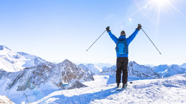 Skitourengeher freut sich