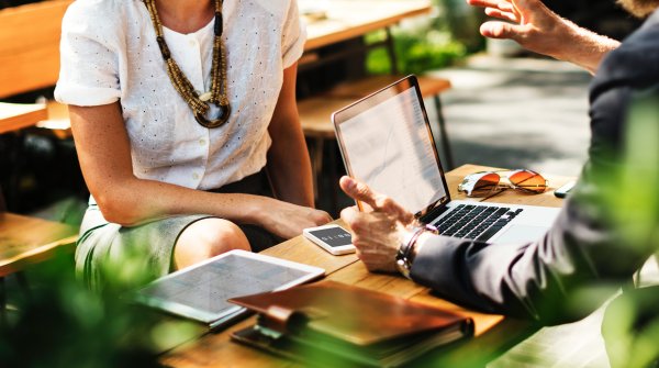 IT-Spezialisten sind am Arbeitsmarkt Mangelware. Es lohnt sich, nach neuen Wegen bei der Mitarbeitersuche zu suchen.