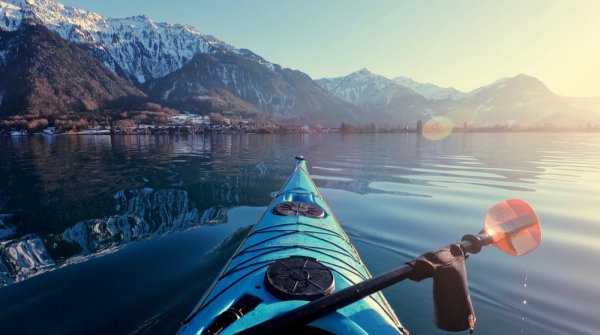 Kajak Fahrer auf einem See